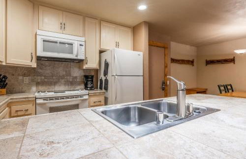 New Listing Updated 1 bedrm 1 bath Summit H Building #95 condo Just steps to Eagle Lodge sleeps 4 - Foto 11