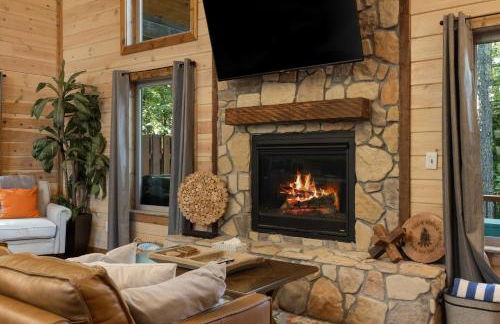 Cozy Cabin with Hot Tub, Fire Pit and Arcade Games - Foto 33