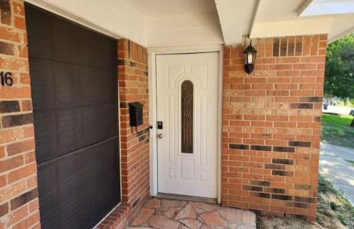 Spacious Stay for 12 - Central Fort Worth - Photo 17