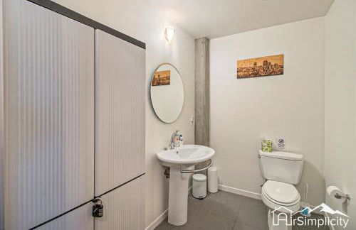 Condo w pvt balcony & gym access - Foto 25