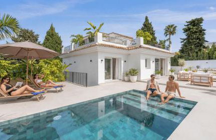 VACATION MARBELLA I Villa Ava, Private Heated Pool, Rooftop Hot Tub, Sauna, Luxury Interior, Golf and Sea Nearby - Foto 15