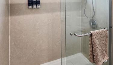 Downtown San Jose Priv Entry Priv Bath SJSU and AC - Foto 5, towels, Shower