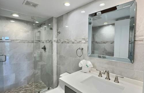 Sunrise Oasis - Top Floor Ocean Pointe 2411 - Foto 7