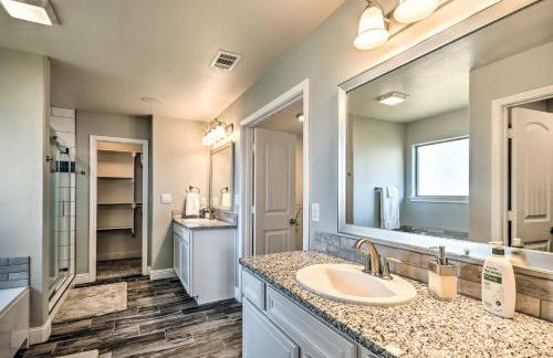 Modern Amarillo House with Fire Pit and Hot Tub! - Photo 16