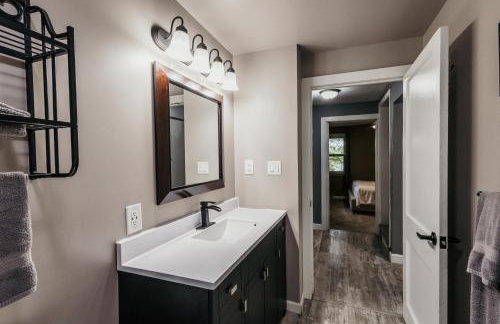 Spacious & Updated MQT Home - HotTub - Backyard - Foto 15