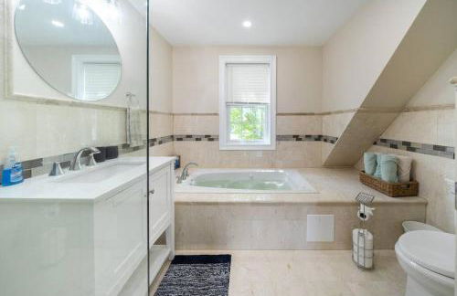 40 - 4BR Lakeview - Lakeside retreat near GJK View - Foto 30