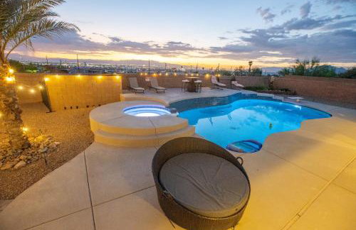 3400 SqFt House W/40Ft Heated Pool/Spa- Strip View - Photo 49