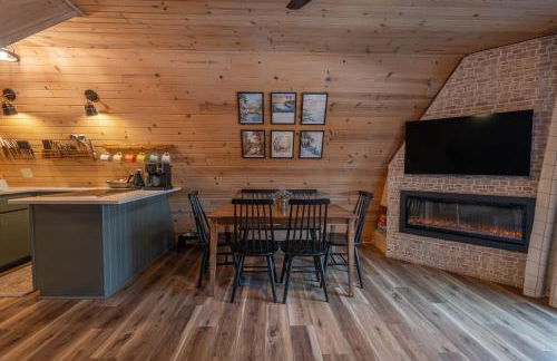 Timber Haven - Cozy A-frame Hot Tub Fireplace - Foto 5