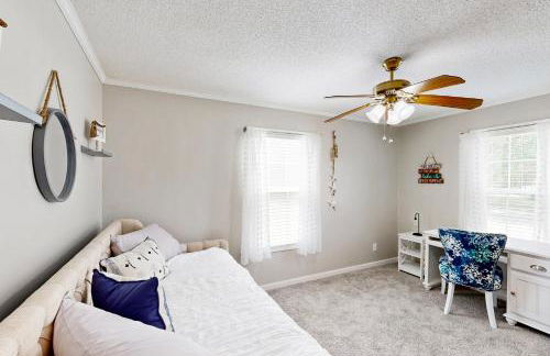 Renovated Retreat with Private Pool and Hot Tub - Photo 15