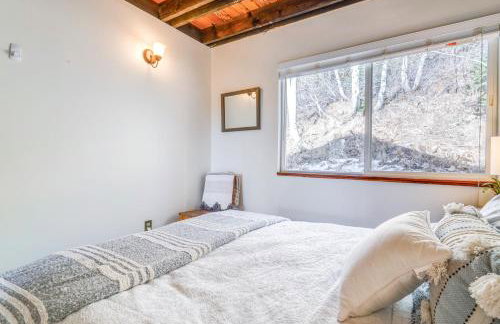 Serene Lakes Cabin with Deck Dog Friendly! - Foto 15