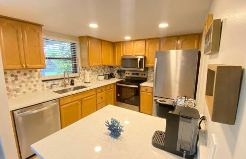 Cozy Coral Cottage with Tiki Hut, Mini Golf, Arcade and Grill - Foto 16