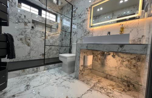 Urban Escape 4BedRoom House- With Free private Parking - Birmingham City - Foto 75