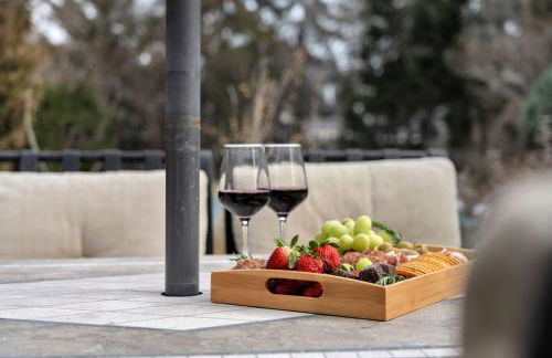 Fire and Fun Luxe Stay w Pool Hot Tub and Game Room - Foto 51