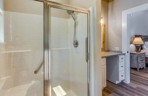 Escape to Nature Lakefront Jay Cottage with Views! - Foto 12