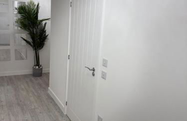 Serenity Waterfront 2 Bed Apartment - Foto 65