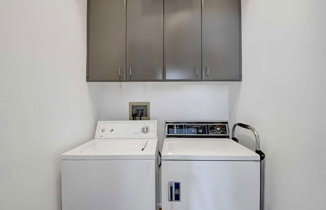 Modern Oasis w/ Pool, Patio Lounge, & Mountain Views Palo Verde by Avantstay - Foto 21