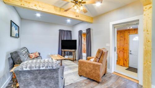 All-Season Seney Home with Private Yard and Fire Pit! - Foto 5