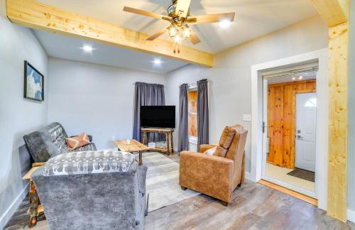 All-Season Seney Home with Private Yard and Fire Pit! - Foto 5