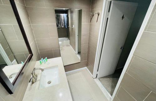 Freshly Renovated 2BR2BA Apt Walk-In Closet - Foto 12