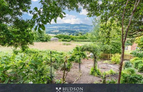 Modern Snitton Cottage & Gardens - Photo 17