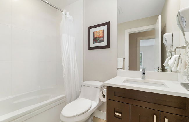 Opulent Oasis Exquisite 2Bedroom Retreat - Photo 29