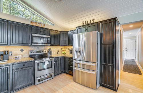 Lakefront Retreat with Kayaks, Paddle Boards and Deck! - Foto 7