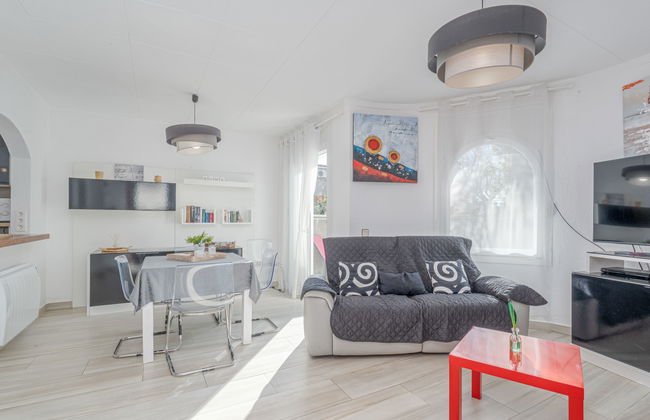 4 bedroom House in Castelló d'Empúries with private pool and garden - Photo 8