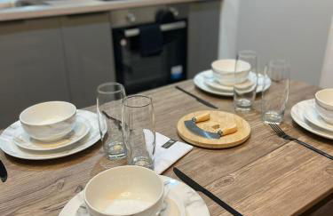 Perfect 1 Bed Apartment - Central with Parking, WiFi, TV, Desk - Foto 11