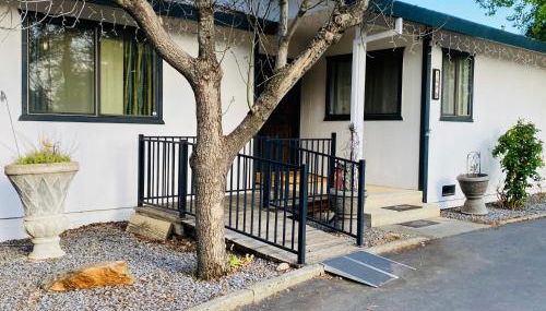 Family friendly, 3 bedroom house, with king bed for up to 15 - BBQ - Internet - jet tub - Photo 4