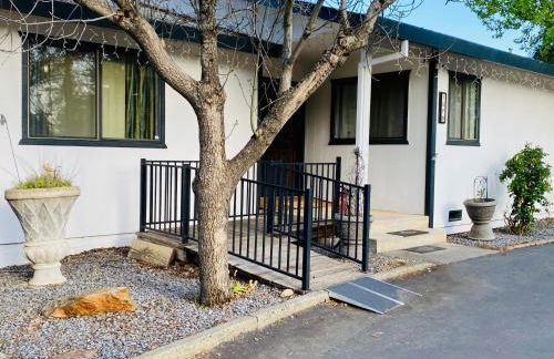 Family friendly, 3 bedroom house, with king bed for up to 15 - BBQ - Internet - jet tub - Foto 4