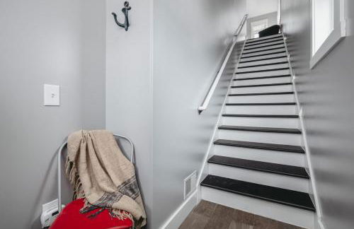 962 Townhouse 3BR Near Downtown Beaches and Wineries - Photo 32