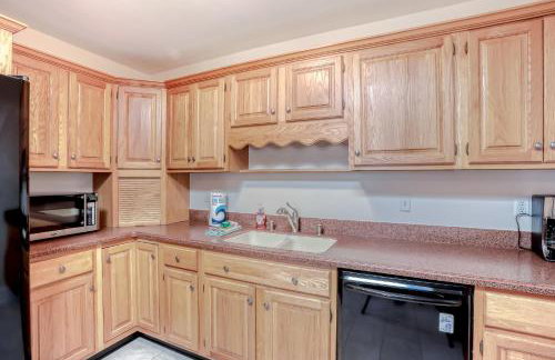 Beachside snowbird escape with fenced yard & washer/dryer - walk to beach access - Foto 16