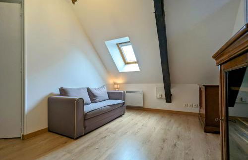 Maison de Bourg Rénovée avec Jardin et Salle de Jeux à Levroux - FR-1-591-204 - Foto 12