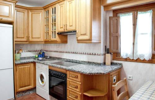 Charming House in Robledillo de Gata with Fireplace and Terrace - Foto 3