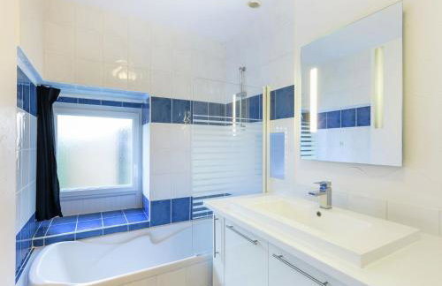 Peaceful Holiday Home in Plouguin With Indoor Pool - Foto 42