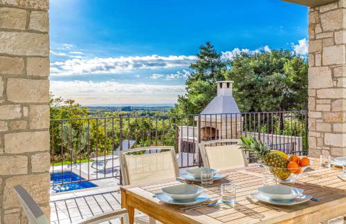 Villa Sterpazzi near Poreč with heated private pool, sea view, jacuzzi and sauna - Foto 8