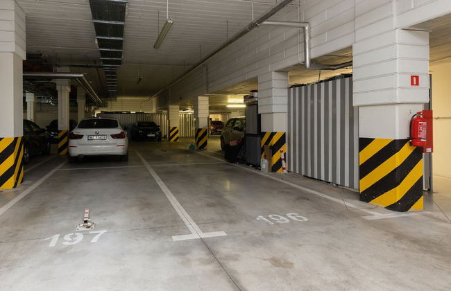 Bright Warsaw Apartment by Renters - Photo 38