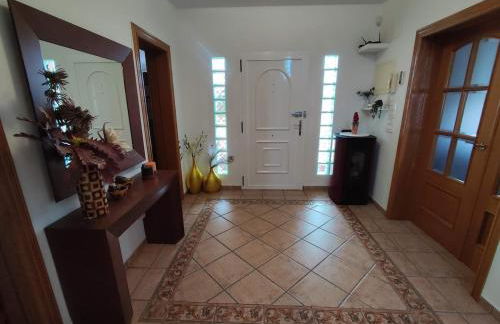 Villa Loli, Chalet con piscina, cerca de la playa y la ciudad - Photo 13