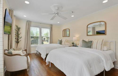 Whimsical Bluebird Cottage Hot Tub Patio Pet Friendly Central Location - Foto 15