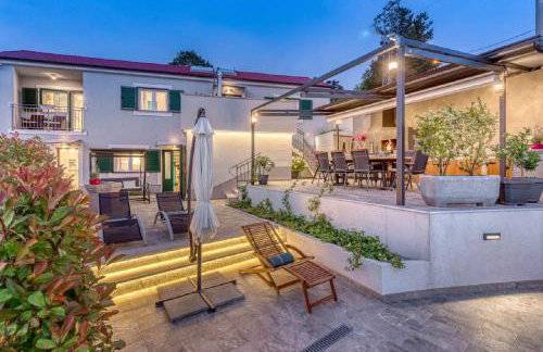 Beeindruckende 5-Sterne-Villa mit Meerblick, Sauna, Gym, beheizten Privatpool, Spielplatz, BBQ - Foto 4