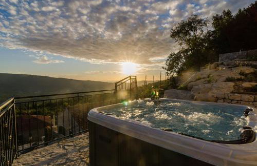 Villa Falcon Rook - Photo 3