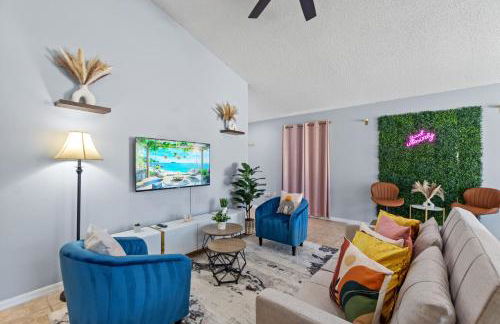 Luxe 3BR 2BA Oasis with Pool & Designer Touches, Disneyland, Legoland - Foto 33