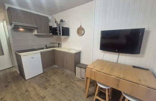 Studio rénové avec balcon, proche pistes, animaux acceptés - FR-1-502-415 - Foto 9