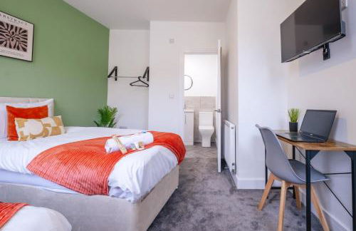 8 Bedroom, 8 En suite, 12 beds, Fast Wifi, Contractors, Parking - Foto 28