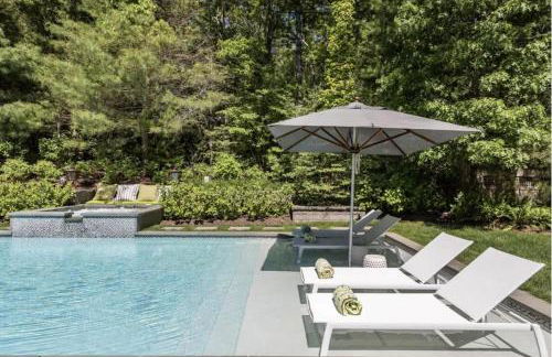 Bull Path Manor by Rove Travel - Luxe Home with Pool & Hot Tub - Foto 26