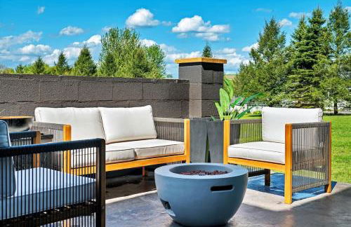 Entire Home with Local Restaurants and Lodges - Foto 14