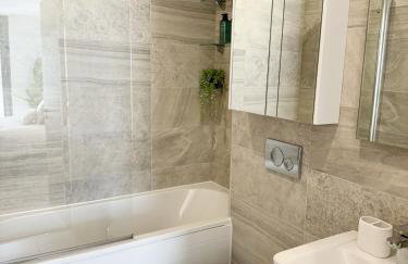 Luxury Penthouse with Private Hot Tub Overlooking Leeds City Centre - Foto 8