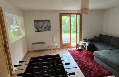Family-friendly Self-catering Chalet Rental in Abondance - Sleeps 12 Portes du Soleil - Photo 10