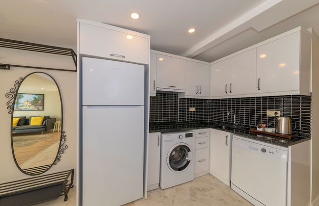 Feri Suites - Photo 45