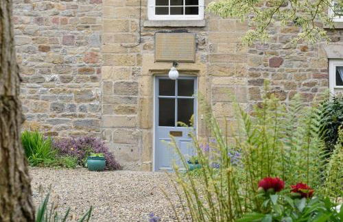 10 Bed Stunning House in village, with Hot Tub - Photo 39